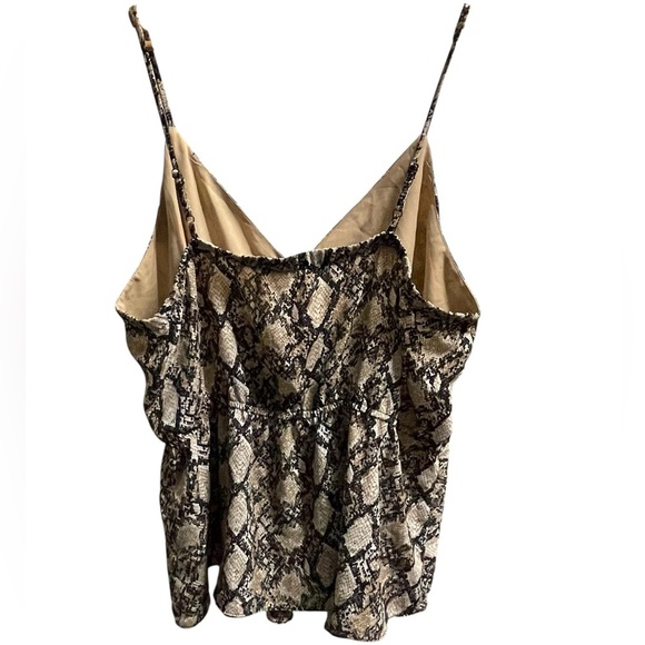 🖤🤍Cute and Versatile Snake Print Top by Maurice’s size 1 (size 16/18) - Picture 4 of 7